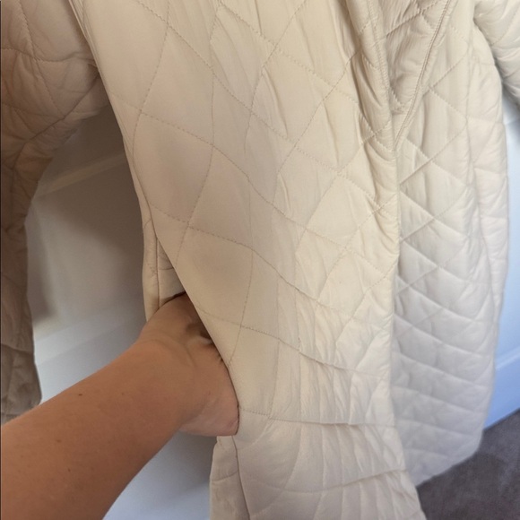 Quilted Cream Long Puffer Jacket Modern Citizen - Picture 7 of 9